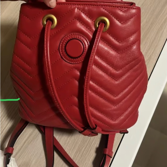 Gucci
Marmont leather backpack
Good condition
Red, Leather - Picture 2 of 7